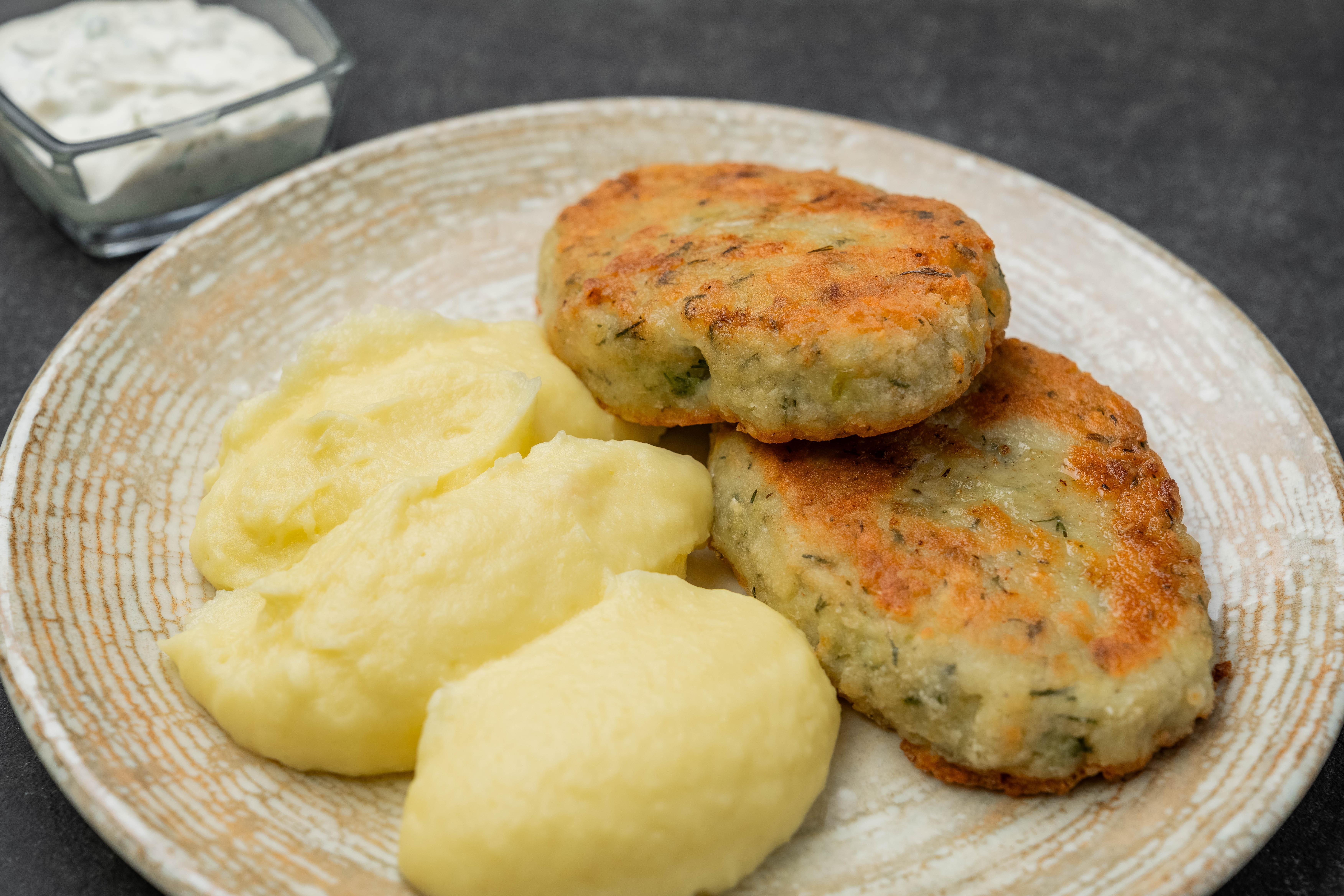 КОТЛЕТЫ ИЗ СУДАКА С КАРТОФЕЛЬНЫМ ПЮРЕ