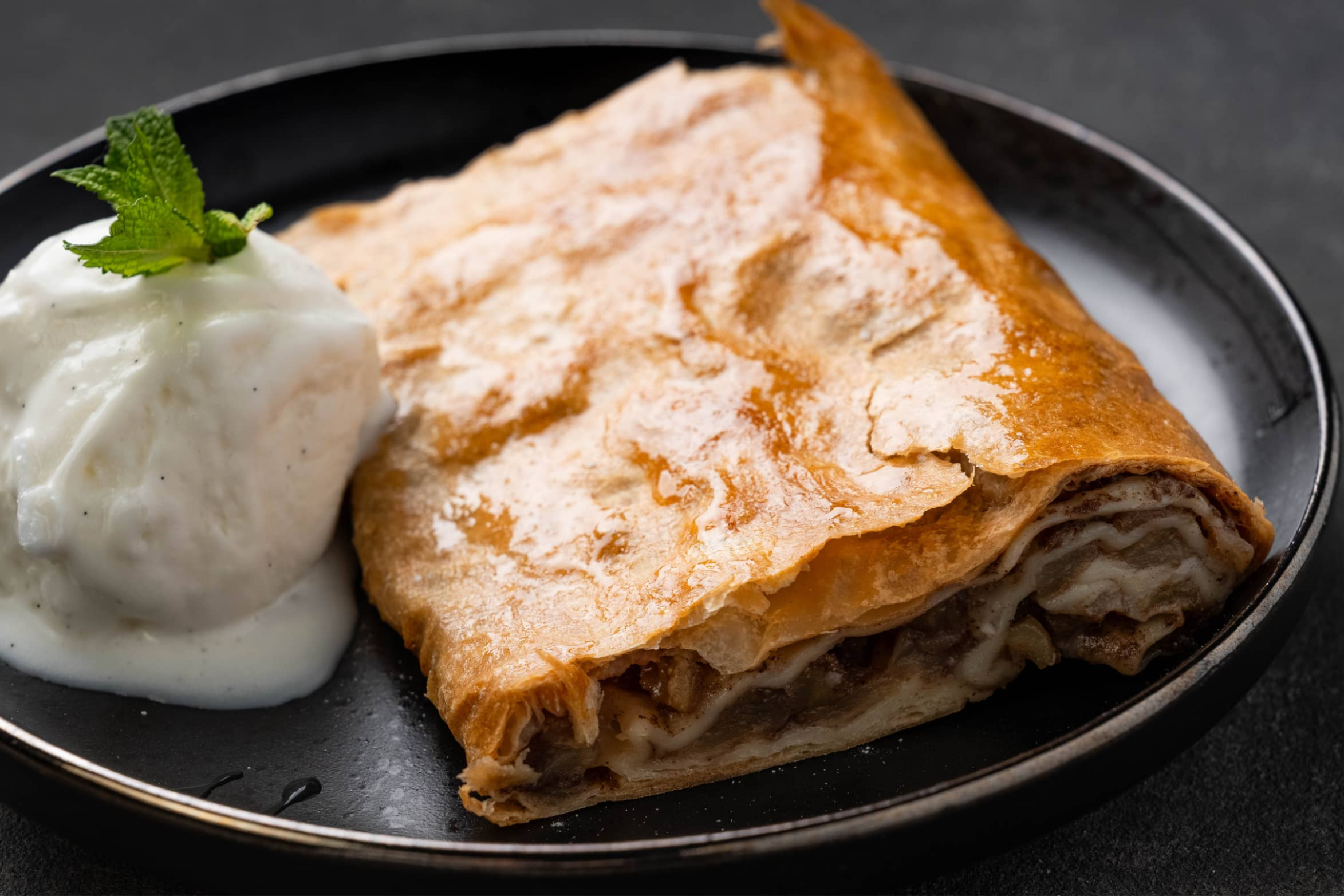 ЯБЛОЧНО-ГРУШЕВЫЙ ШТРУДЕЛЬ