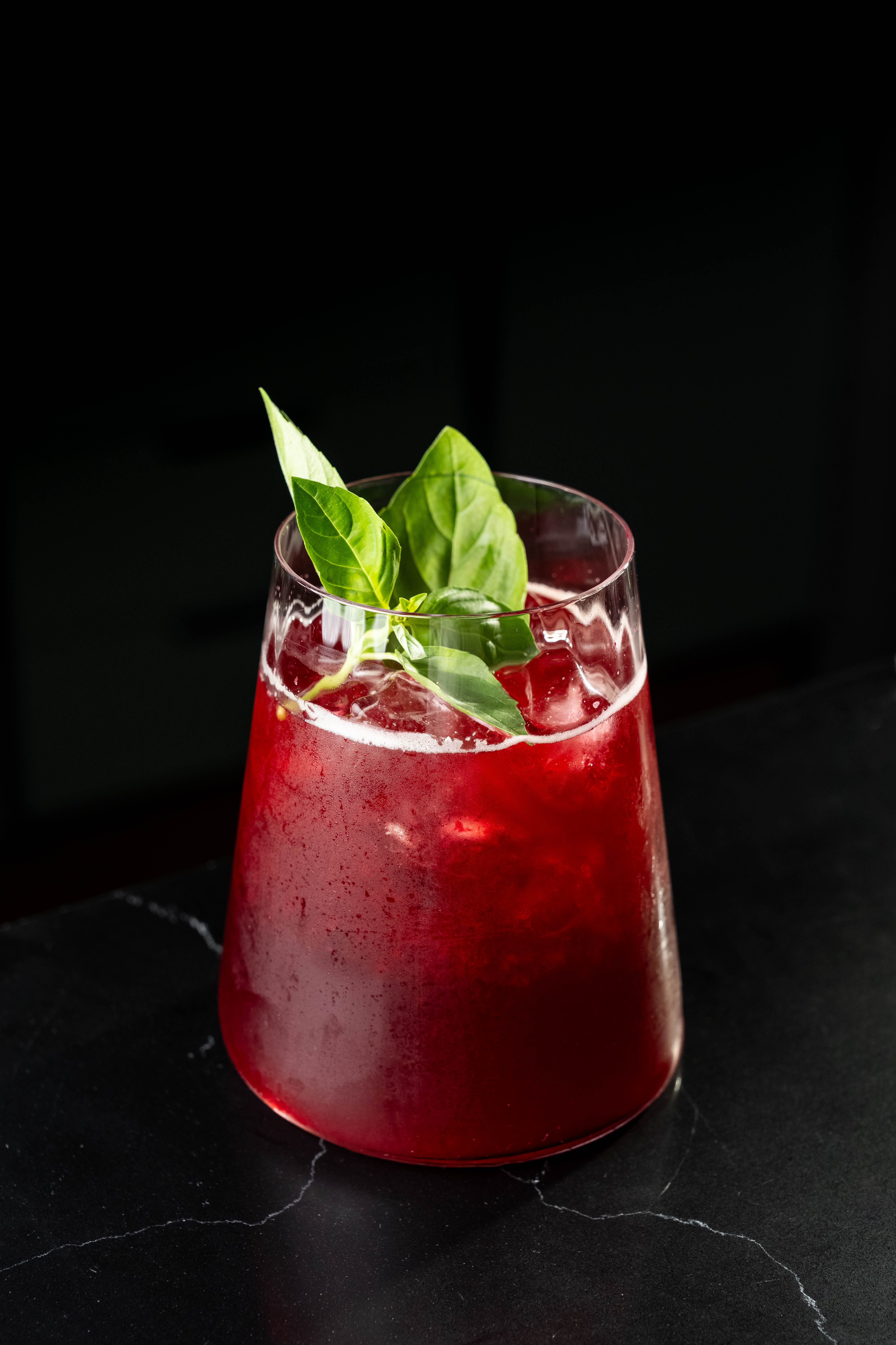 БАЗИЛИК С ЧЕРНОЙ СМОРОДИНОЙ